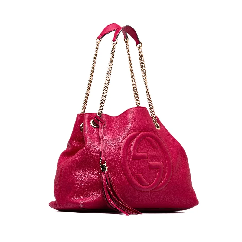 Women Gucci bags with a chain - link trim and a leather bodyPink Gucci Soho Chain Tote