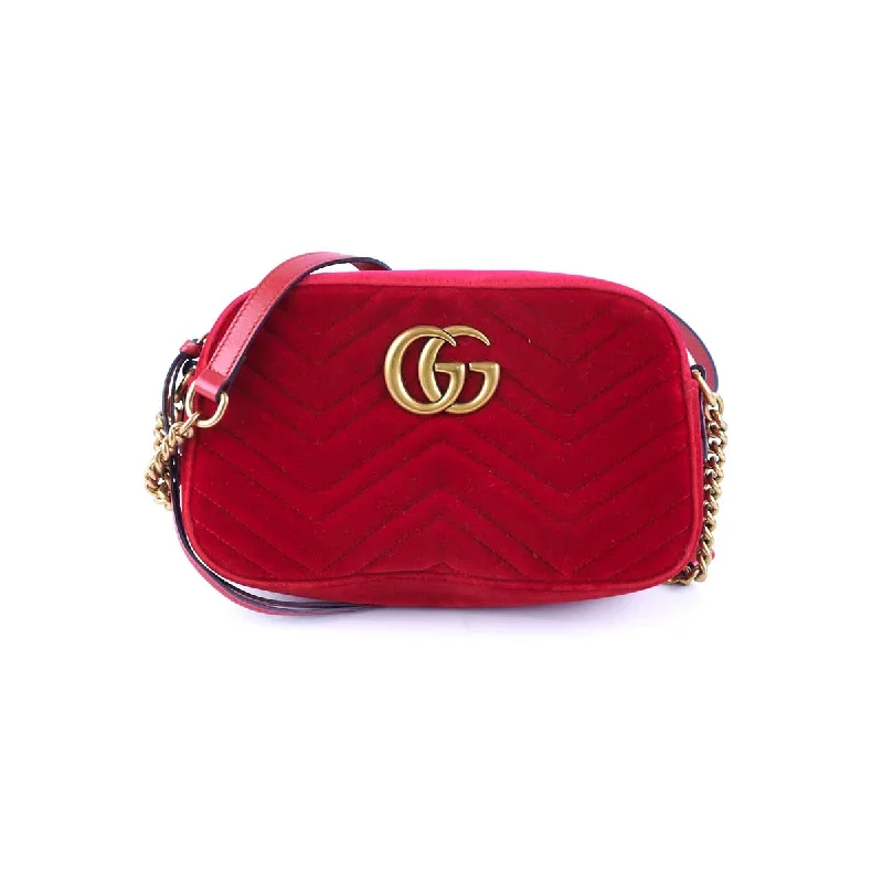 Women Gucci bags with a chain - link trim and a leather bodyGucci Velvet Small Marmont Camera Bag Red