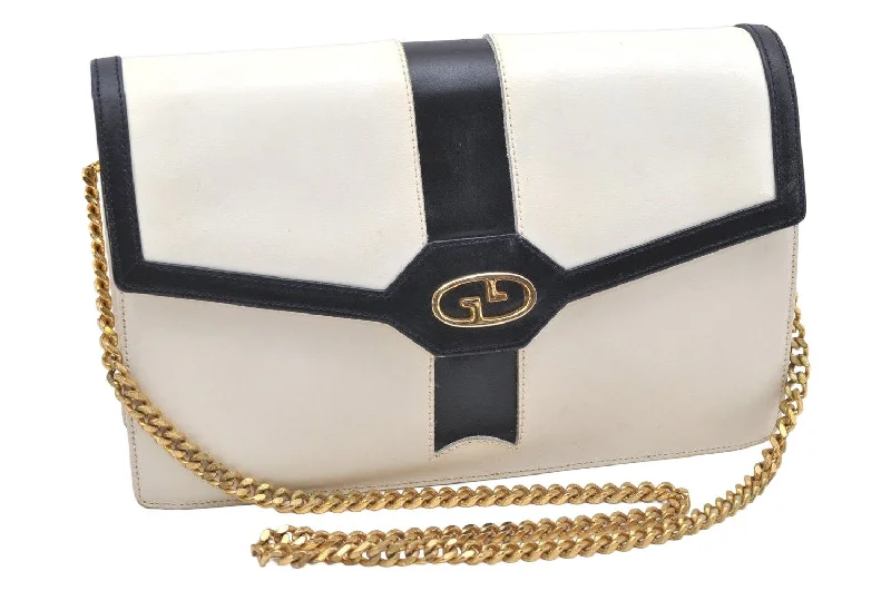 Ladies Gucci shoulder bags with a tassel decorationAuthentic GUCCI Vintage Chain Shoulder Cross Body Bag Purse Leather White 7045K