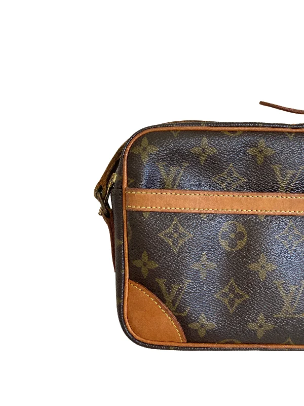 Louis Vuitton Twist bags with a contrast - colored interior for visual interestLouis Vuitton Trocadero 24 i Monogram