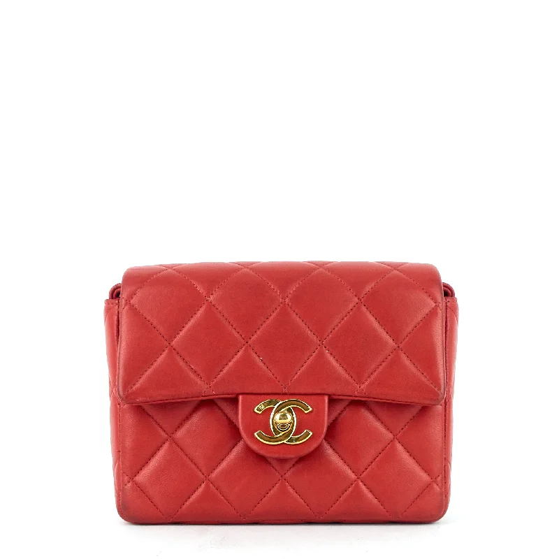 Chanel Quilted Leather Shoulder Bag for FashionistasClassic Square Lambskin Leather Flap Bag