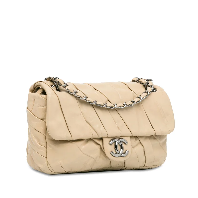 Chanel Handbag with Adjustable Strap for ComfortChanel Medium Glazed Calfskin Twisted Flap (wkrXpk)