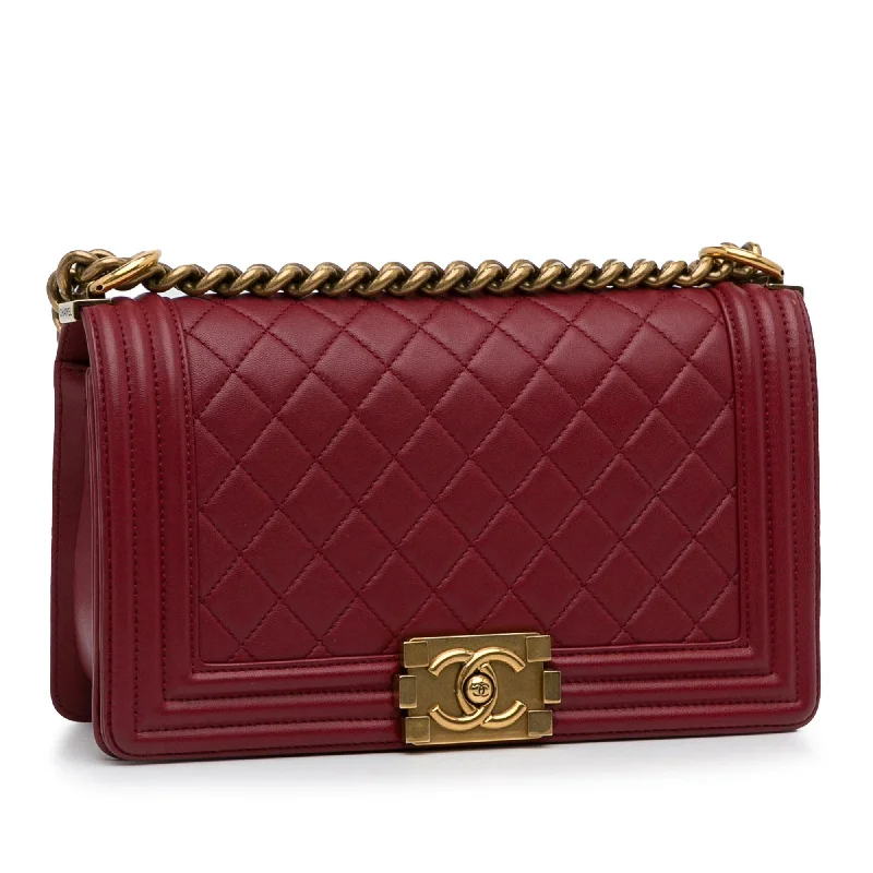 Chanel Handbag with Adjustable Strap for ComfortChanel Medium Lambskin Boy Flap Bag (FIM8qt)