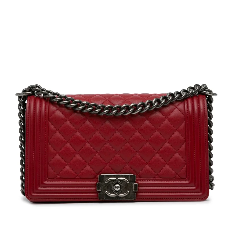 Chanel Lightweight Handbag for Daily ErrandsChanel Medium Lambskin Boy Flap Bag (HGvn58)