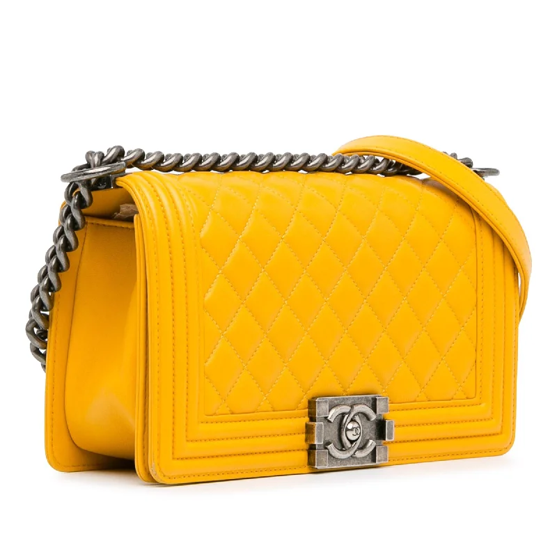 Chanel All - Match Handbag for Versatile StylingChanel Medium Lambskin Boy Flap (k3eNsN)