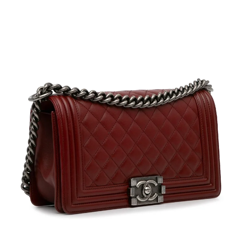 Chanel Lightweight Handbag for Daily ErrandsChanel Medium Lambskin Boy Flap (rwJIri)