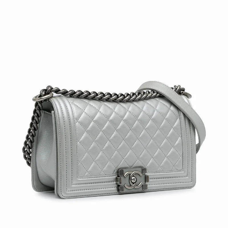 Chanel Chain Strap Handbag for Everyday UseChanel Medium Metallic Boy Flap (xCkeOz)