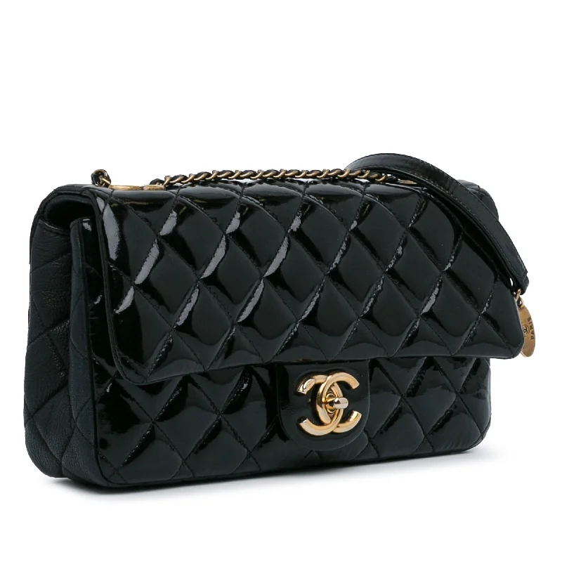 Chanel Classic Flap Bag for Evening PartyChanel Medium Patent Goatskin CC Eyelet Flap (Et4xHu)