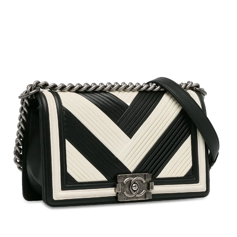 Chanel Handbag with Adjustable Strap for ComfortChanel Medium Pleated Calfskin Boy In Rome Flap (DQWgfZ)