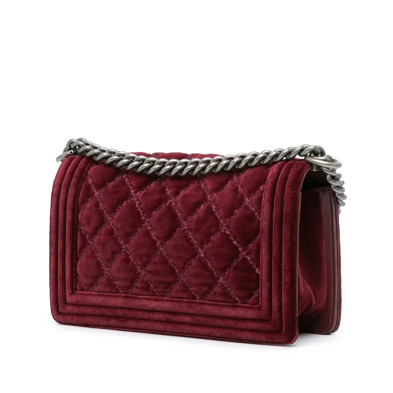 Chanel Vintage Inspired Handbag for Retro LoversChanel Medium Velvet Stitched Boy Flap Bag (4iiamX)