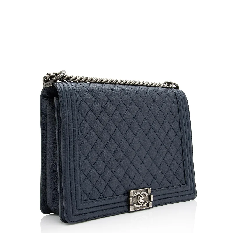 Chanel Quilted Leather Shoulder Bag for FashionistasChanel Metallic Calfskin Large Boy Bag (23341)