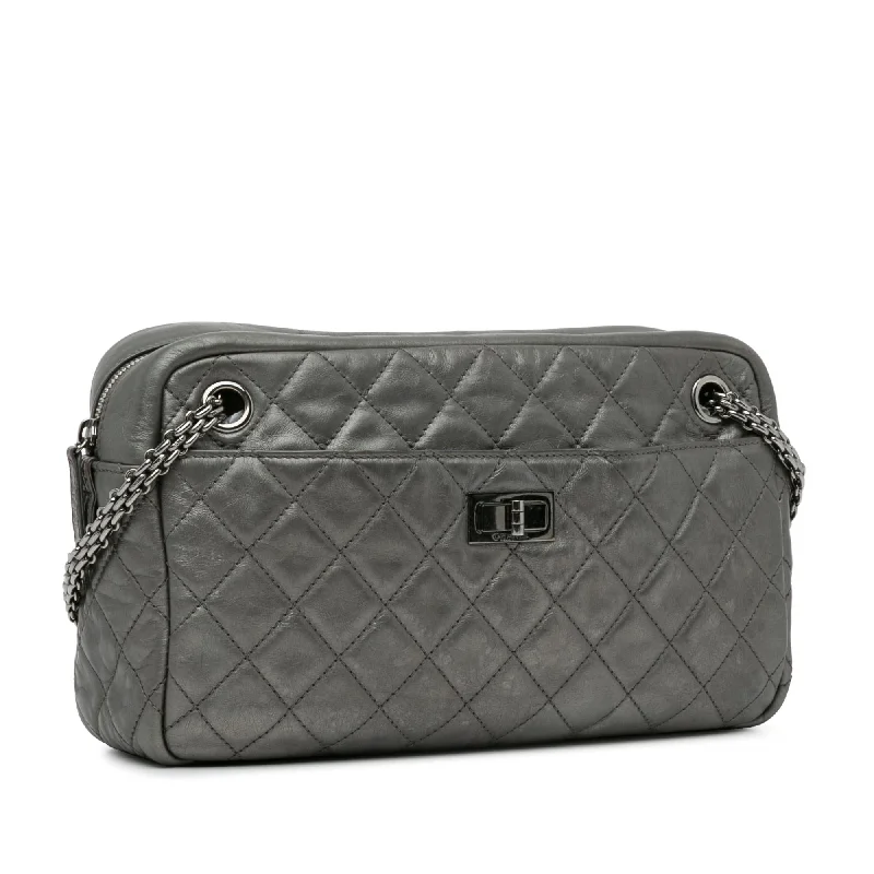 Chanel Chain Strap Handbag for Everyday UseChanel Metallic Calfskin Reissue Zipped Shoulder Bag (ARkLmz)