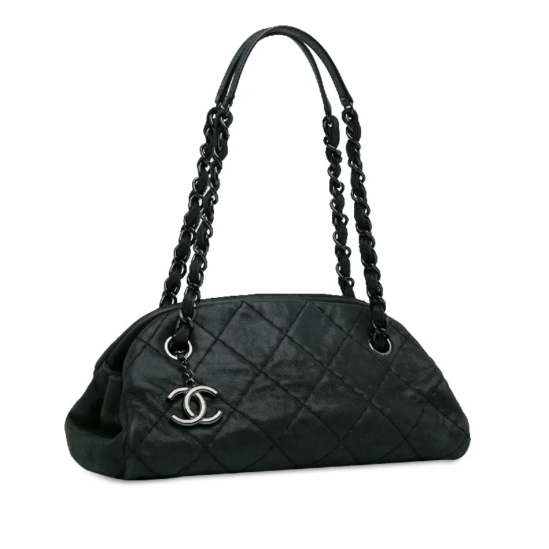 Chanel Vintage Inspired Handbag for Retro LoversChanel Mini Calfskin Just Mademoiselle Bowling Bag (o7RT81)