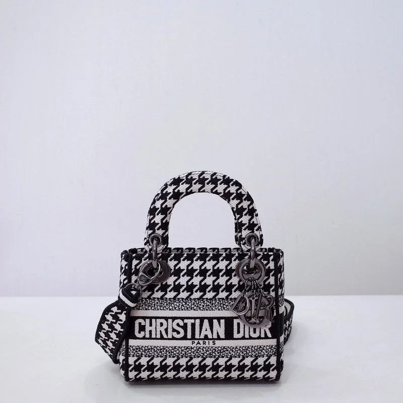 Luxury Christian Dior crossbody bags with a chain - link strapChristian Dior  Bags - 3266