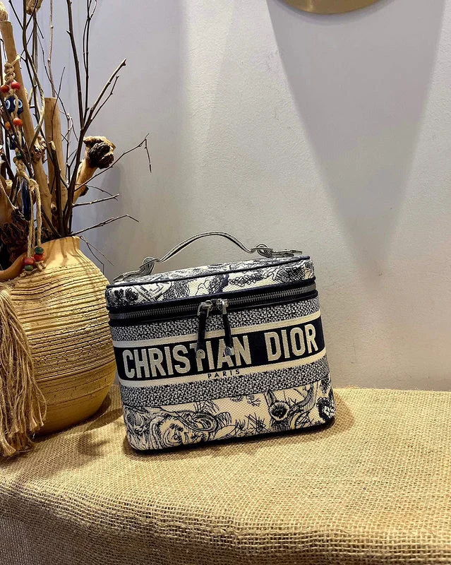 Christian Dior Saddle bags with a distressed leather finishBC - Dior Bags - 456