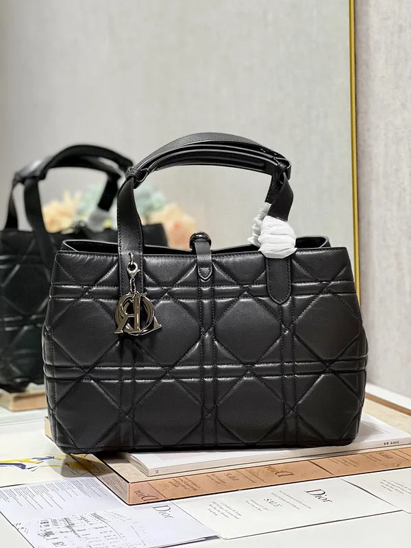 Christian Dior handbags with a removable shoulder strap for versatilityDior Bag